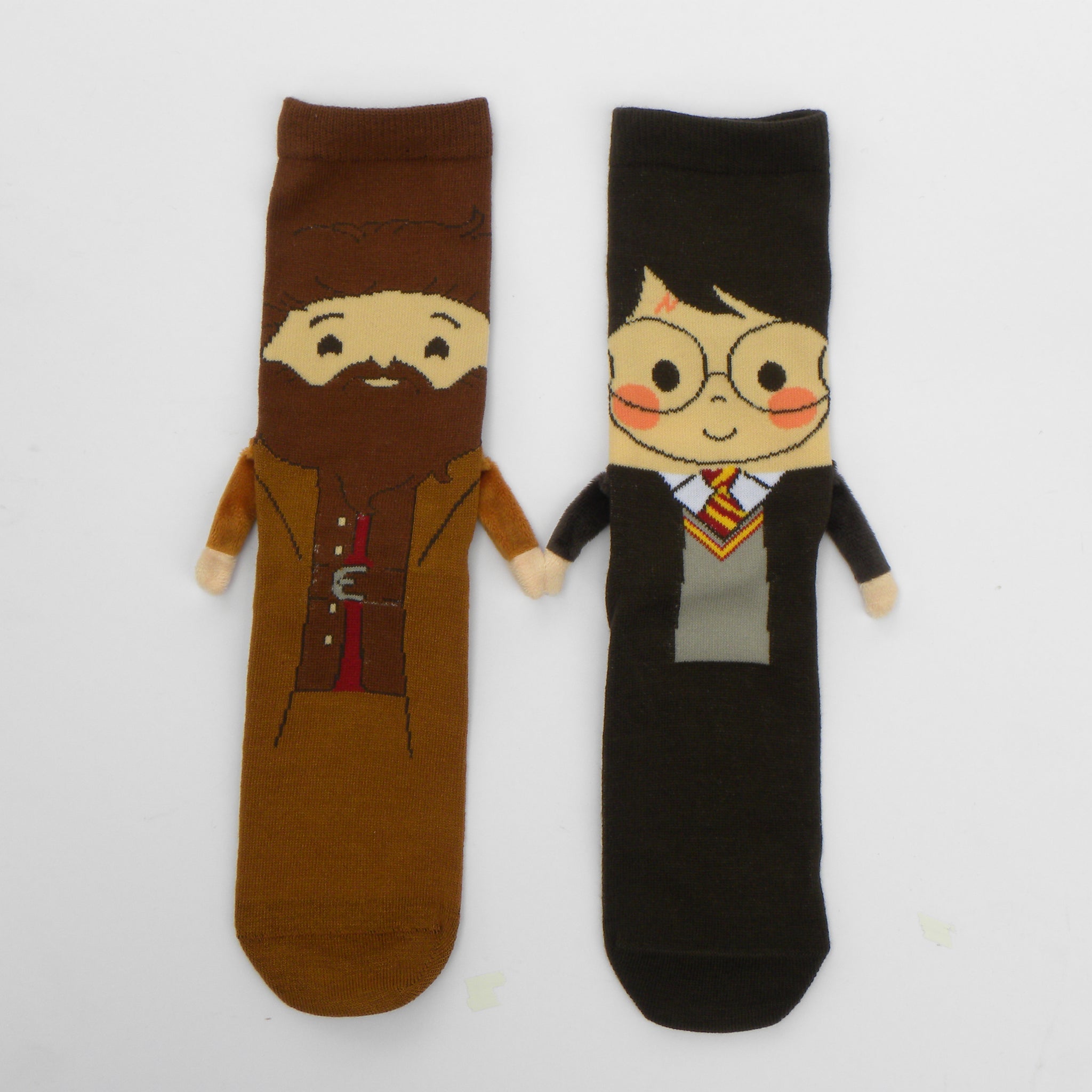 Harry Potter -- Harry and Hagrid Holding Hands (magnetic)